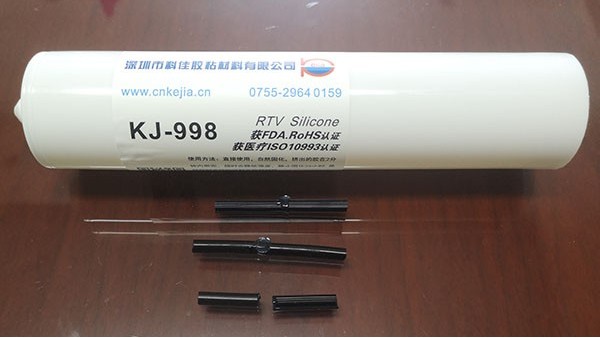 粘硅膠用什么膠水，硅膠手環(huán)這樣粘