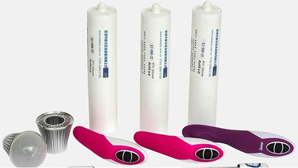 無(wú)紡布粘硅膠用什么膠水？浸泡在水里是否會(huì)脫落？