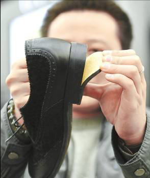 硅膠粘塑料脫膠