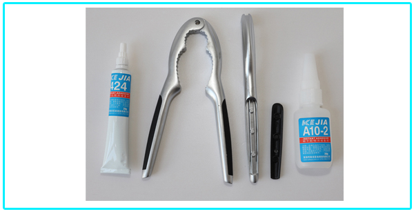 金屬與塑料膠水，有很多種類，選擇金屬與塑料膠水我們要根據(jù)我們的產(chǎn)品性能需求來選擇，否則做出來的產(chǎn)品就出現(xiàn)很大的不良。那么金屬與塑料膠水怎么選擇呢？科佳公司告訴你方法如下： 第一、 金屬與塑料膠水，粘接牢固就行的選擇。 金屬與塑料膠水，只要粘接牢固就行的要求，我們可以選擇的膠水有：快干膠水KJ-460，硅膠膠膠水KJ-998-3,ab膠KJ-6363f05-2,這些膠水均可以達(dá)到金屬與塑料膠水牢固粘接，使用10年不脫離。如果塑料是透明的我們還可以選用UV膠KJ-3302-32。 第二、 金屬與塑料膠水，粘接牢固耐高溫。 金屬與塑料膠水，首先我們要確認(rèn)耐溫范圍，如： 1、 耐溫-30-120℃的，可以選擇快干膠水KJ-803；快速固化ab膠KJ-6363F30-5S. 2、 耐溫-60-200℃的，可以選擇硅膠膠水,KJ-998-3T； 第三、 金屬與塑料膠水，粘接牢固、防水密封。 因?yàn)楫a(chǎn)品要考慮到防水密封，科佳推薦金屬與塑料膠水選用如下： 1、 快速固化ab膠KJ-6363F30-5S，固化時(shí)間30分鐘，耐溫-60℃～150℃，屬于室溫固化ab膠水；固化后膠體為硬質(zhì)。 2、 硅膠膠水KJ998-3T，此類膠水為水汽固化，固化時(shí)間24小時(shí)，耐溫-60℃～220℃，固化后膠體為軟性彈體。 綜上所述，你應(yīng)該了解到金屬與塑料膠水有哪些了嗎？（金屬與塑料膠水：可選用快干膠、硅膠膠水、ab膠、UV膠），怎么選擇金屬與塑料膠水請(qǐng)根據(jù)以上3點(diǎn)結(jié)合你自己的產(chǎn)品要求，很快就得出你想要的金屬與塑料膠水了。 如果你還有疑惑，請(qǐng)電：400-996-5611，進(jìn)行咨詢，來電咨詢，科佳公司免費(fèi)提供樣品試樣和金屬與塑料膠水粘接方案。 本文來源網(wǎng)址：